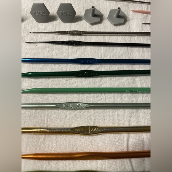 Assorted knitting, crochet and sewing items - Picture 2 of 7